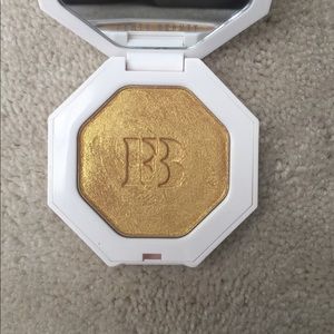 Fenty Beauty Trophy Wife Highlighter